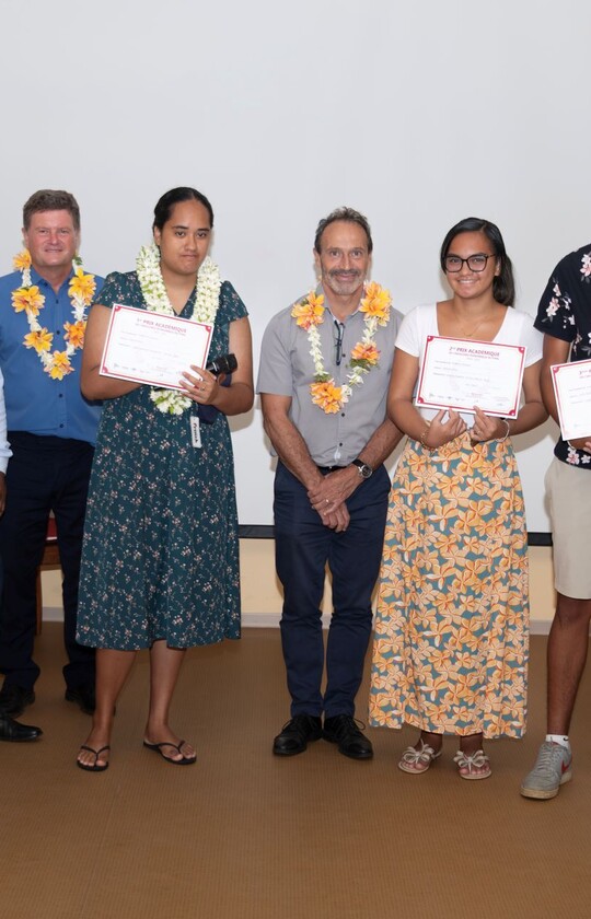 Promotion de l'Excellence : Trois Lycéens Polynésiens Récompensés au Concours National d'Économie